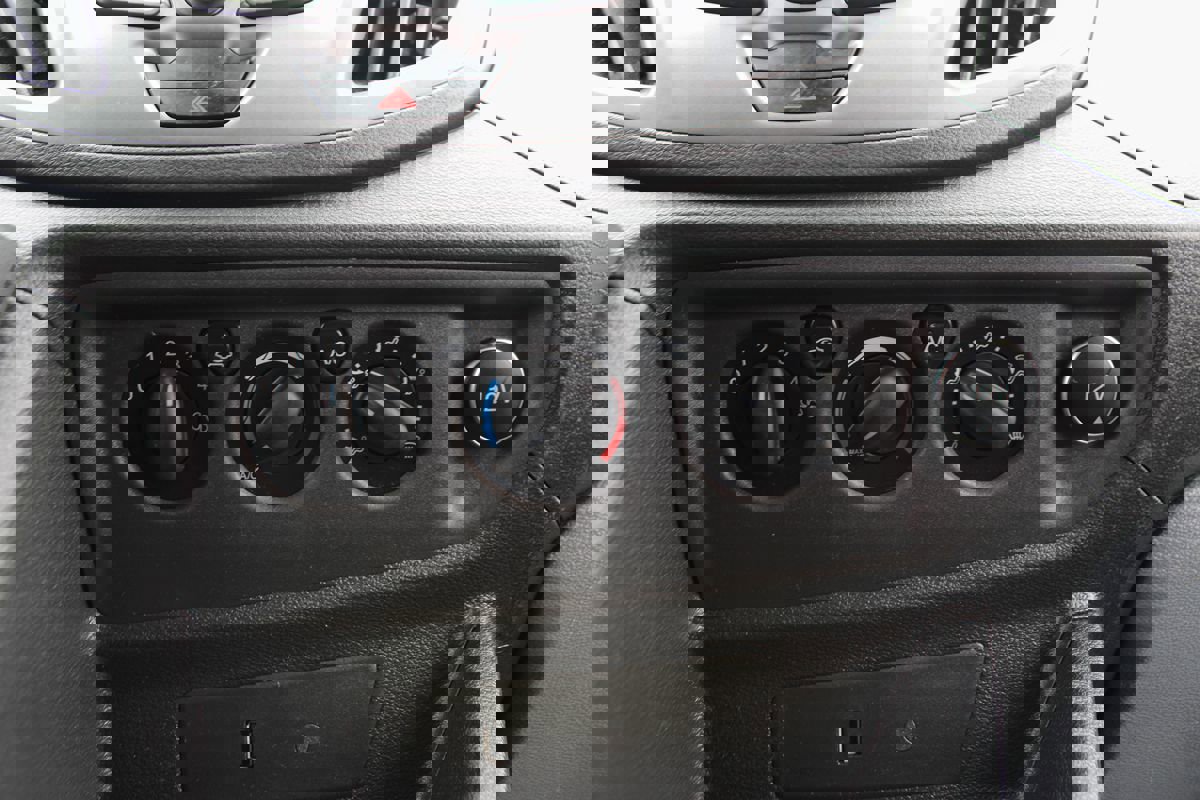 Used 2019 Ford Transit 150 XLT image 36