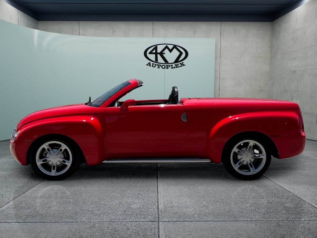 Used 2004 Chevrolet SSR w/ Preferred Equipment Group RWD image 9