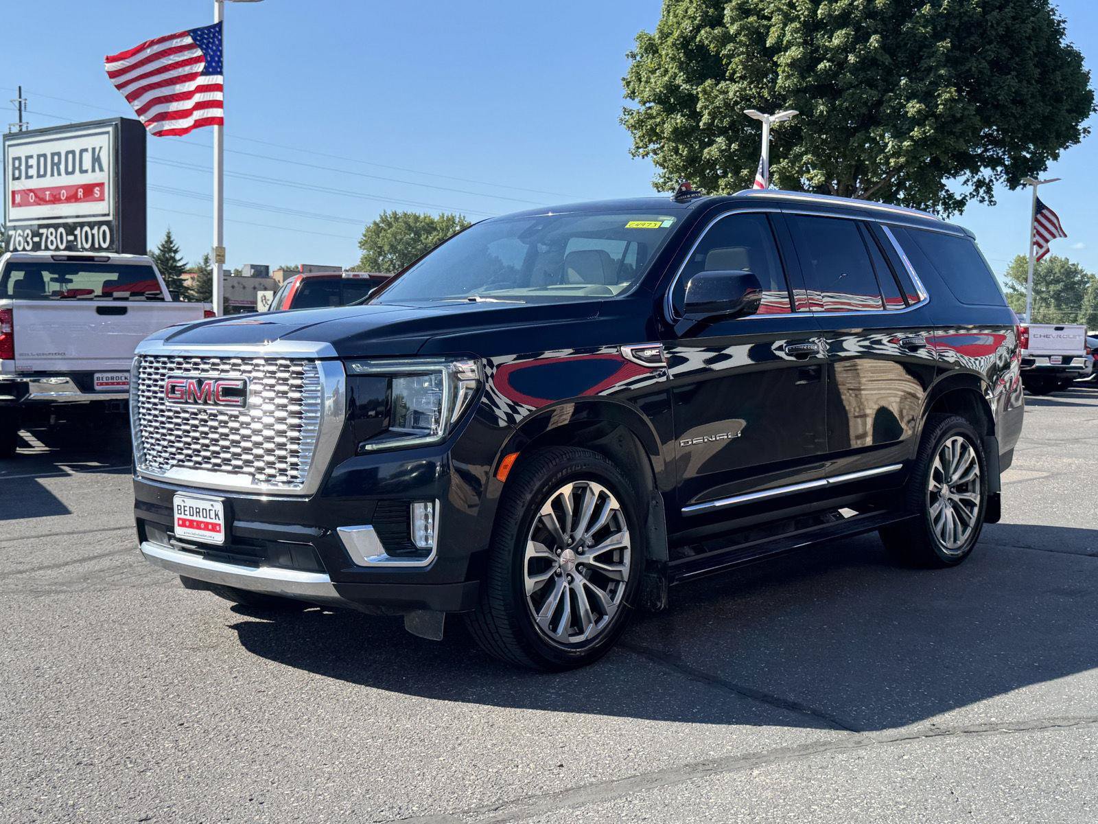 Used 2021 GMC Yukon Denali w/ Denali Premium Package AWD/4WD image 3