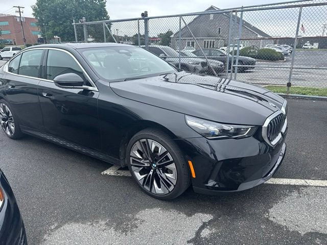Used 2024 BMW 530i xDrive w/ Premium Package AWD/4WD image 7
