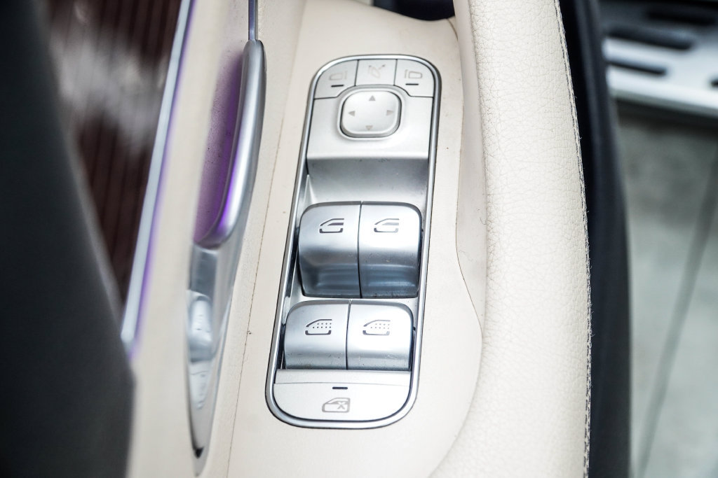 Used 2023 Mercedes-Benz GLS 450 4MATIC w/ AMG Line Exterior image 46
