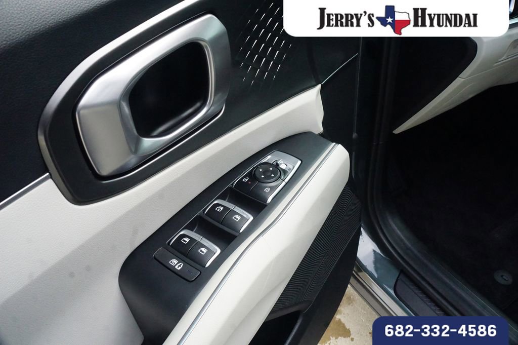 Used 2025 Kia Sorento EX image 18