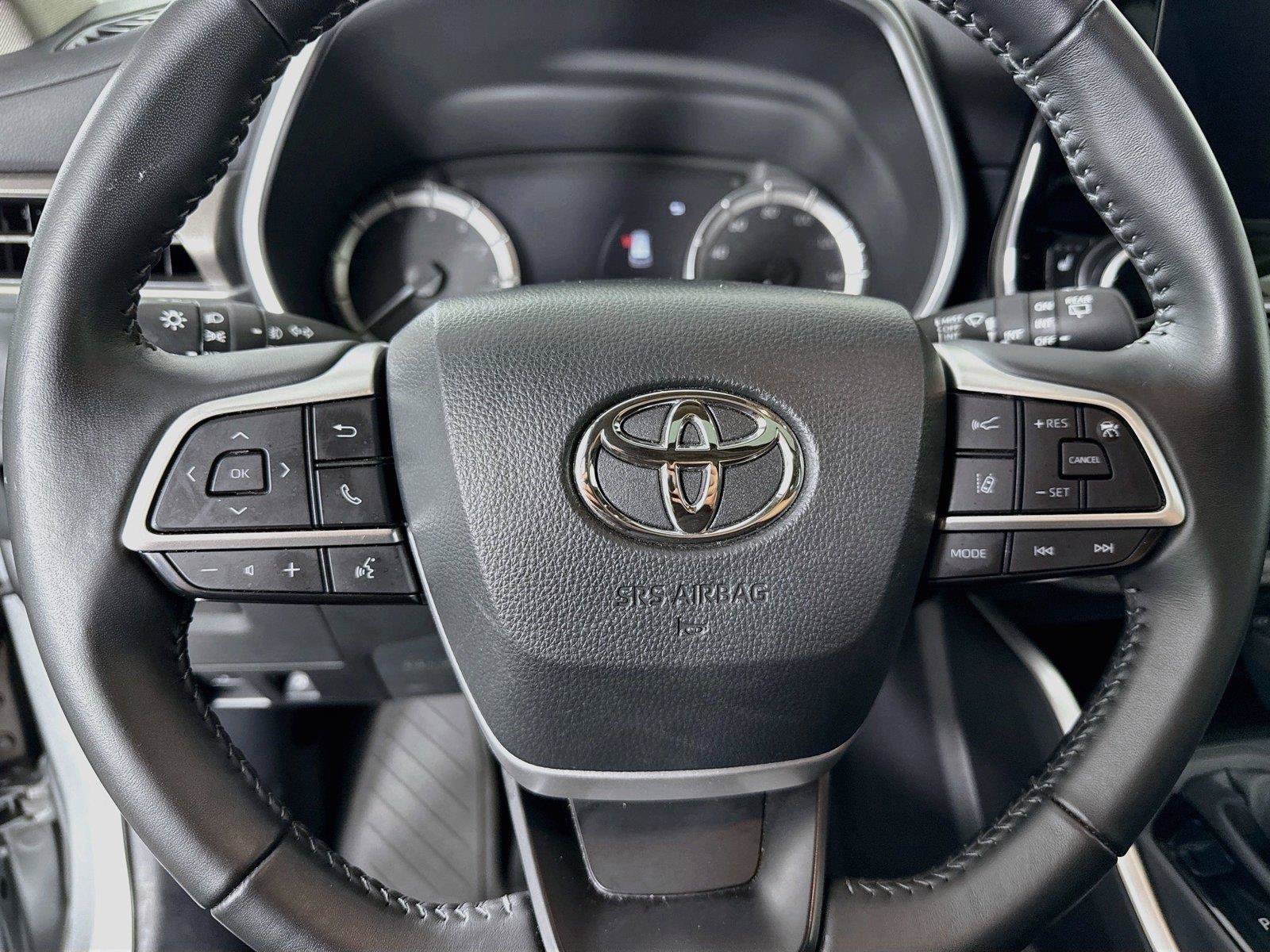 Certified 2025 Toyota Highlander XLE FWD image 17