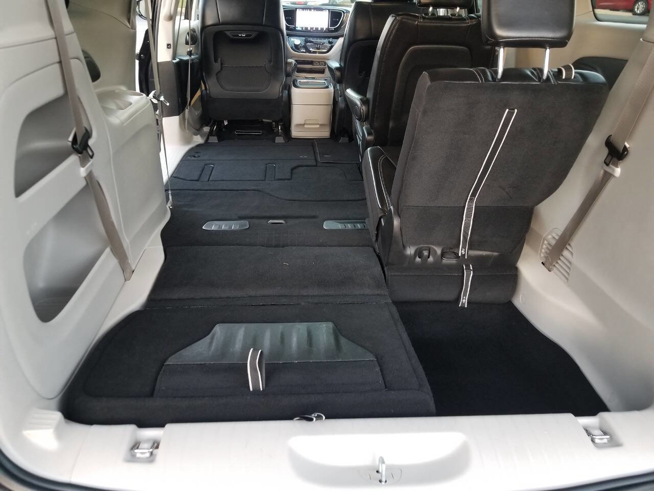 Certified 2024 Chrysler Pacifica Touring-L image 24