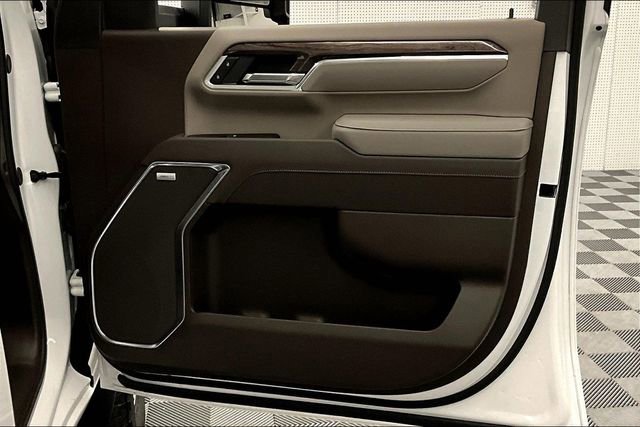 Used 2025 Chevrolet Silverado 2500 LTZ w/ LTZ Convenience Package AWD/4WD image 21