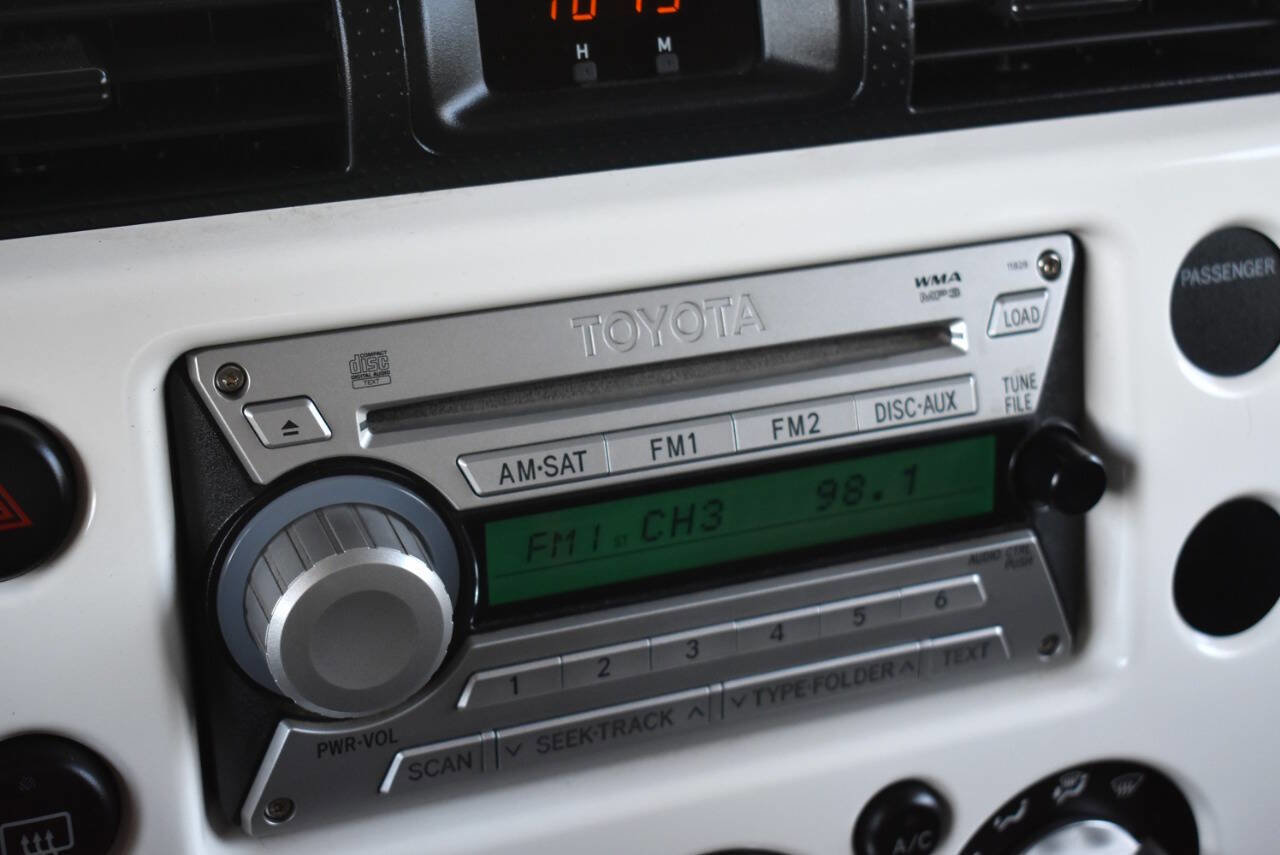 Used 2010 Toyota FJ Cruiser 4WD image 35