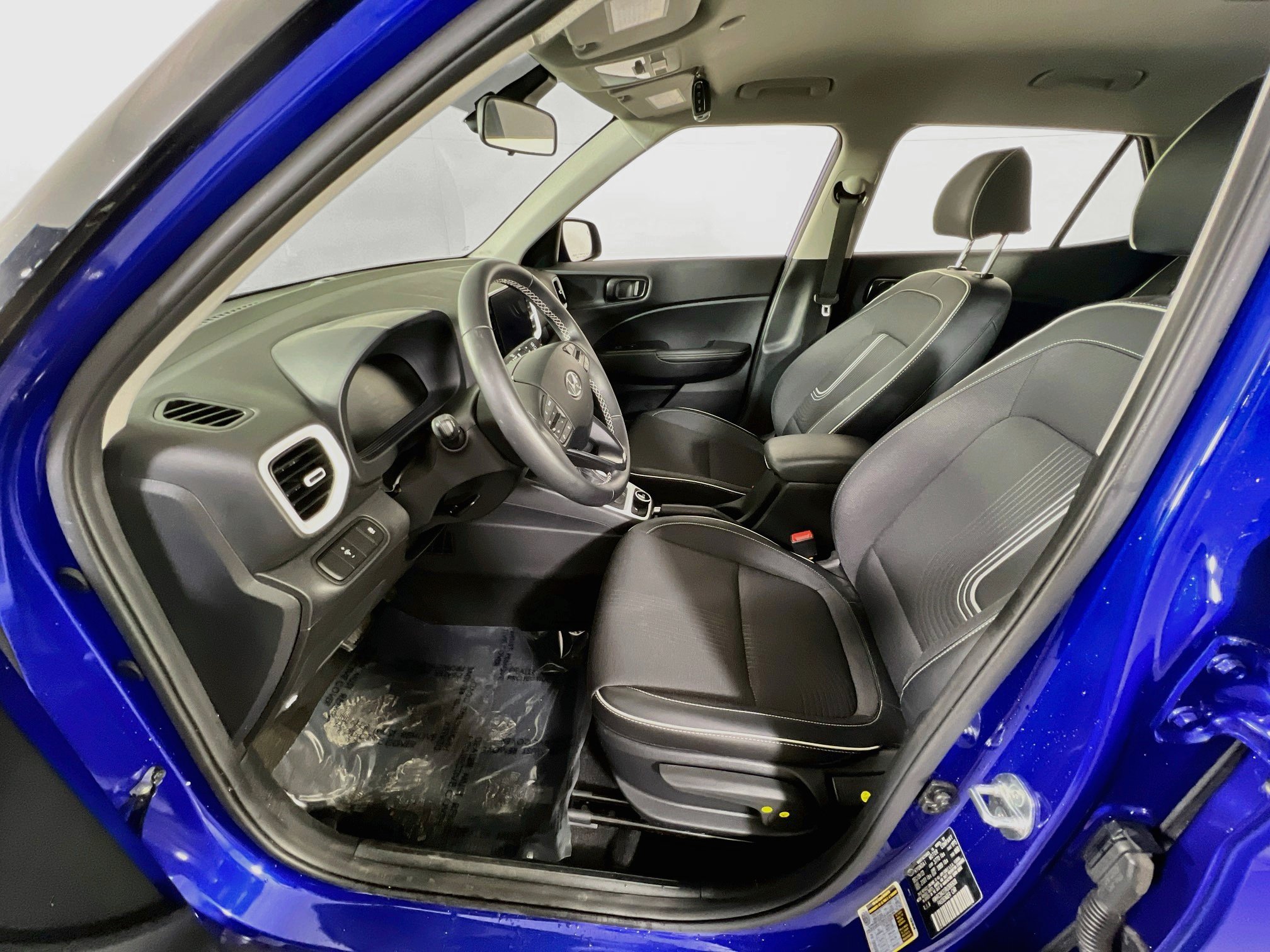 Used 2024 Hyundai Venue Limited FWD image 20