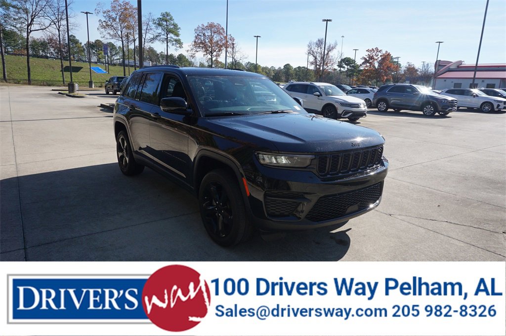 Used 2022 Jeep Grand Cherokee Altitude image 1