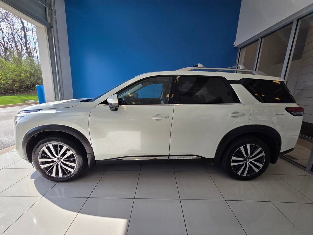 Used 2022 Nissan Pathfinder Platinum w/ Cargo Package image 4