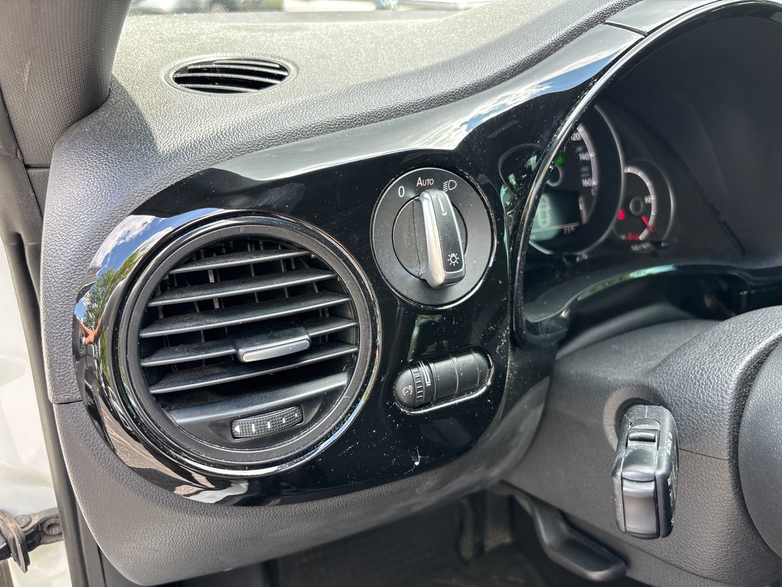 Used 2018 Volkswagen Beetle 2.0T S w/ Style & Comfort Package For S FWD image 14