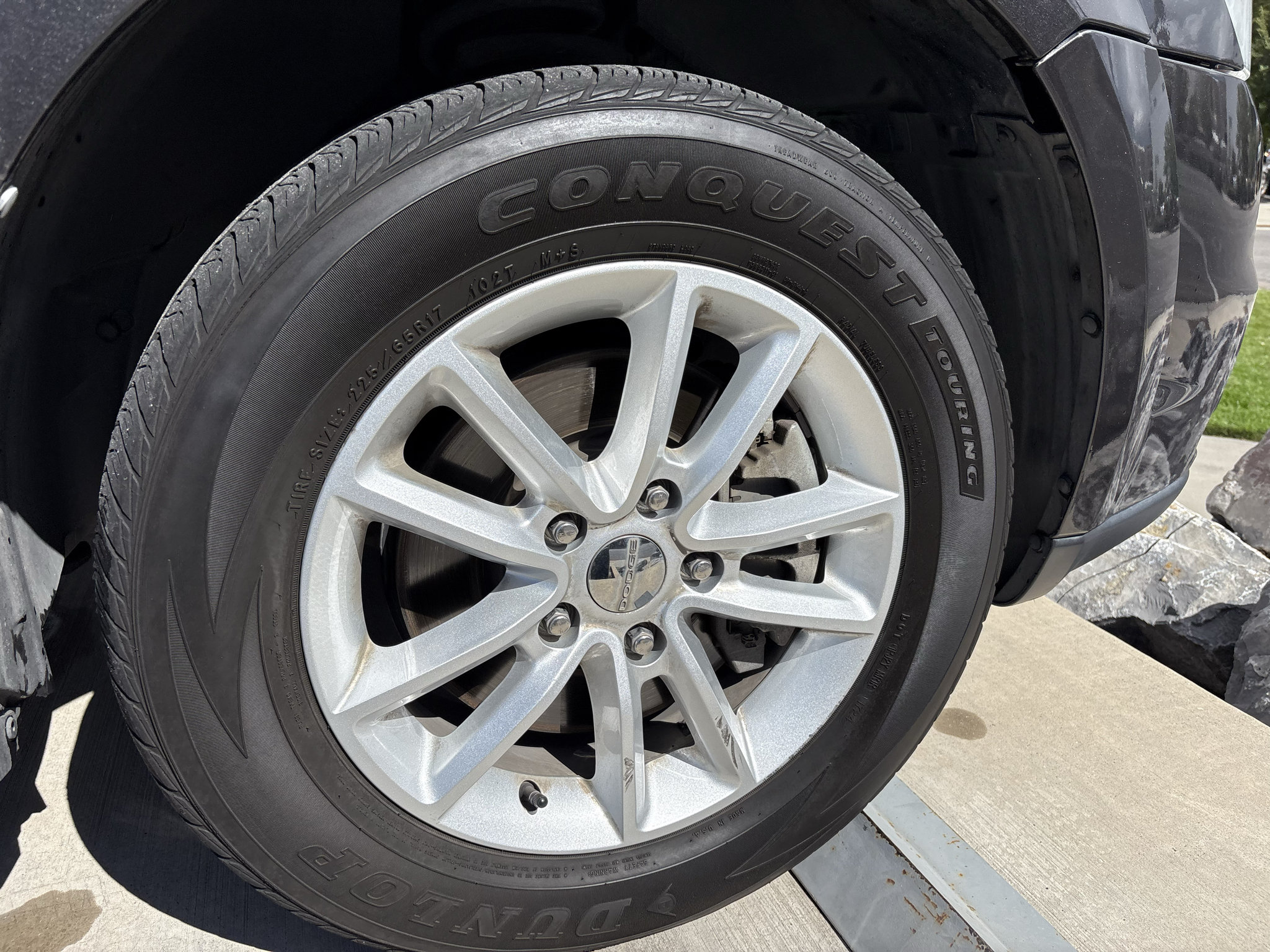 Used 2017 Dodge Journey SXT w/ Premium Group FWD image 3