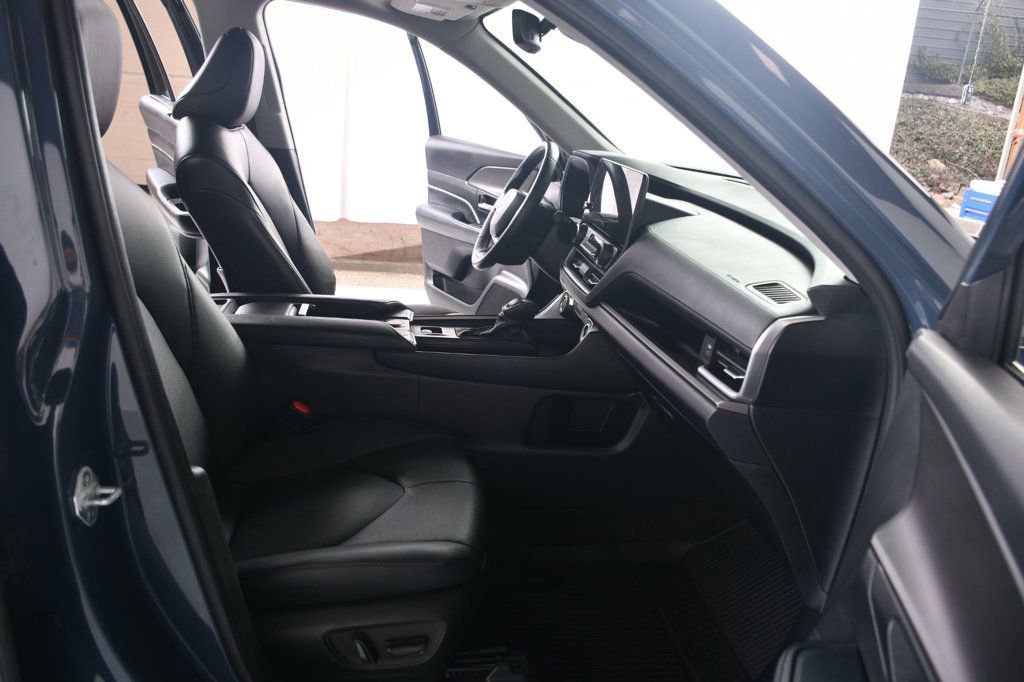 Used 2024 Toyota Grand Highlander AWD Hybrid image 29