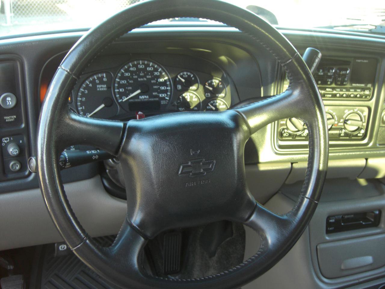 Used 2002 Chevrolet Suburban LT image 8
