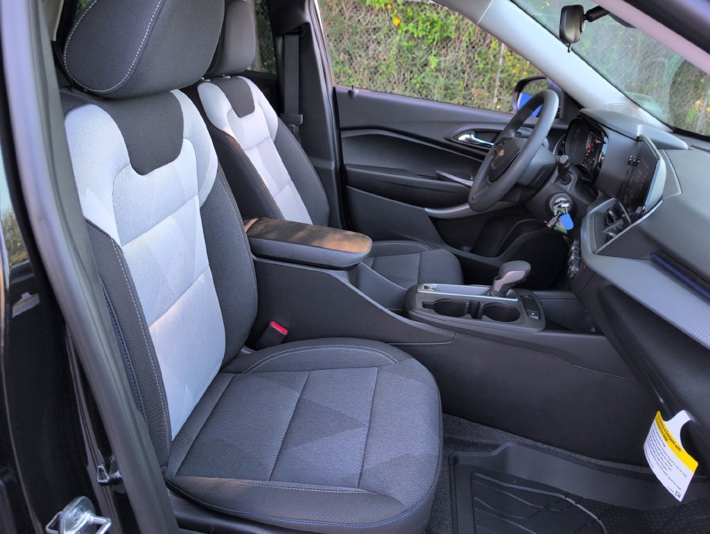 New 2026 Chevrolet Trax LS FWD image 32