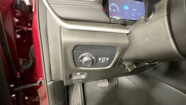 Used 2023 Jeep Grand Cherokee Altitude AWD/4WD image 21