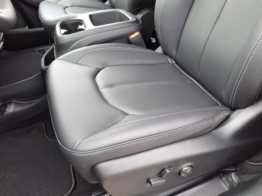 New 2026 Chrysler Voyager LX image 14
