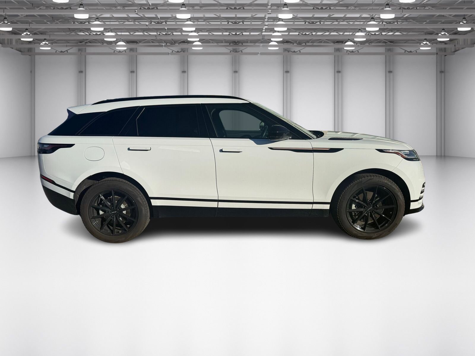 Used 2022 Land Rover Range Rover Velar R-Dynamic S image 4