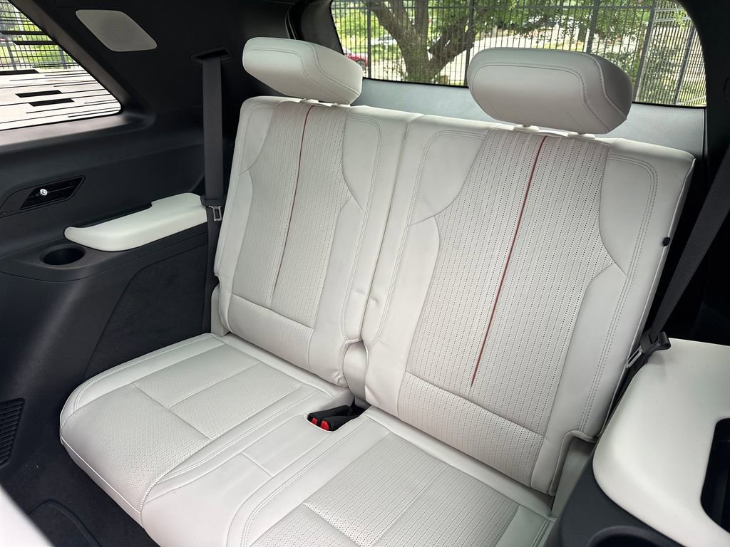 New 2026 Cadillac Vistiq Premium Luxury AWD/4WD image 36