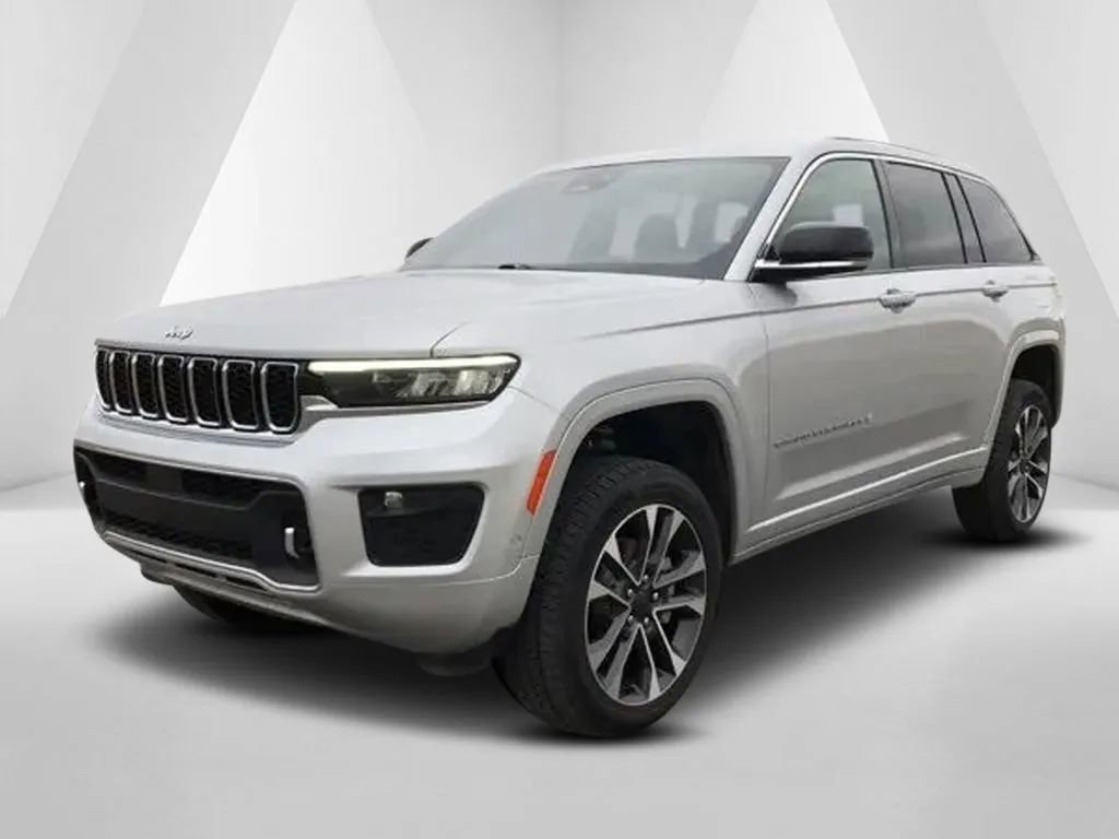 Used 2022 Jeep Grand Cherokee Overland w/ Luxury Tech Group IV image 3
