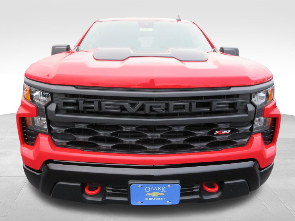New 2026 Chevrolet Silverado 1500 Custom Trail Boss w/ LPO, Dark Essentials Package AWD/4WD image 9