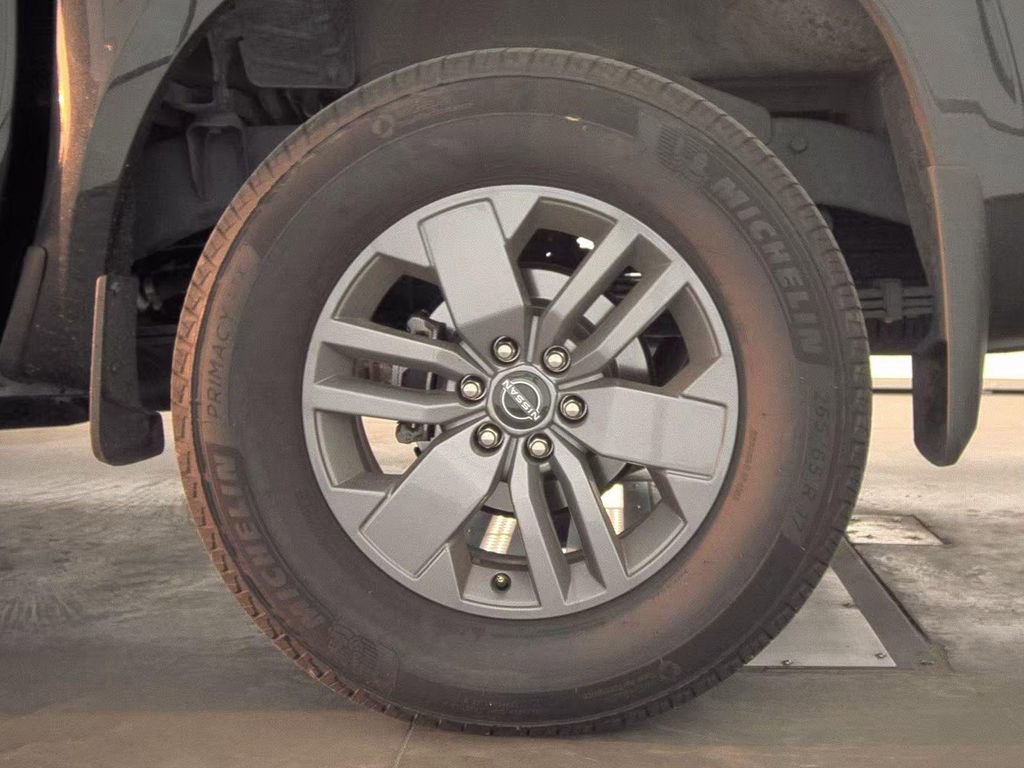 Used 2025 Nissan Frontier SV w/ SV Convenience Package image 11