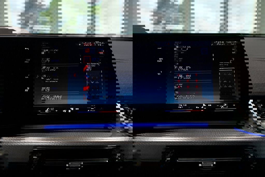 Used 2025 BMW X2 M35i w/ Premium Package image 31