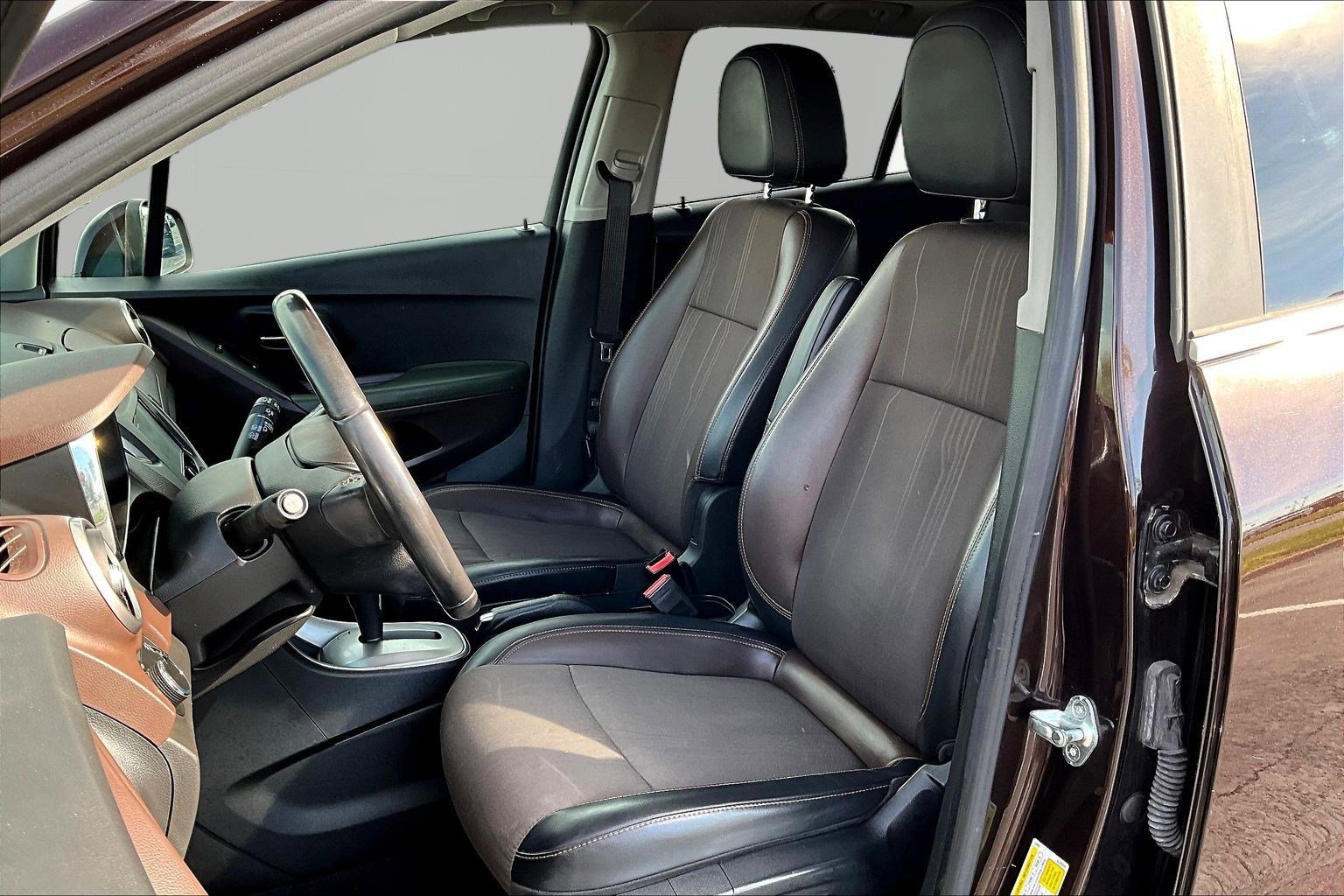 Used 2015 Chevrolet Trax LT w/ LT Sun and Sound Package AWD/4WD image 20