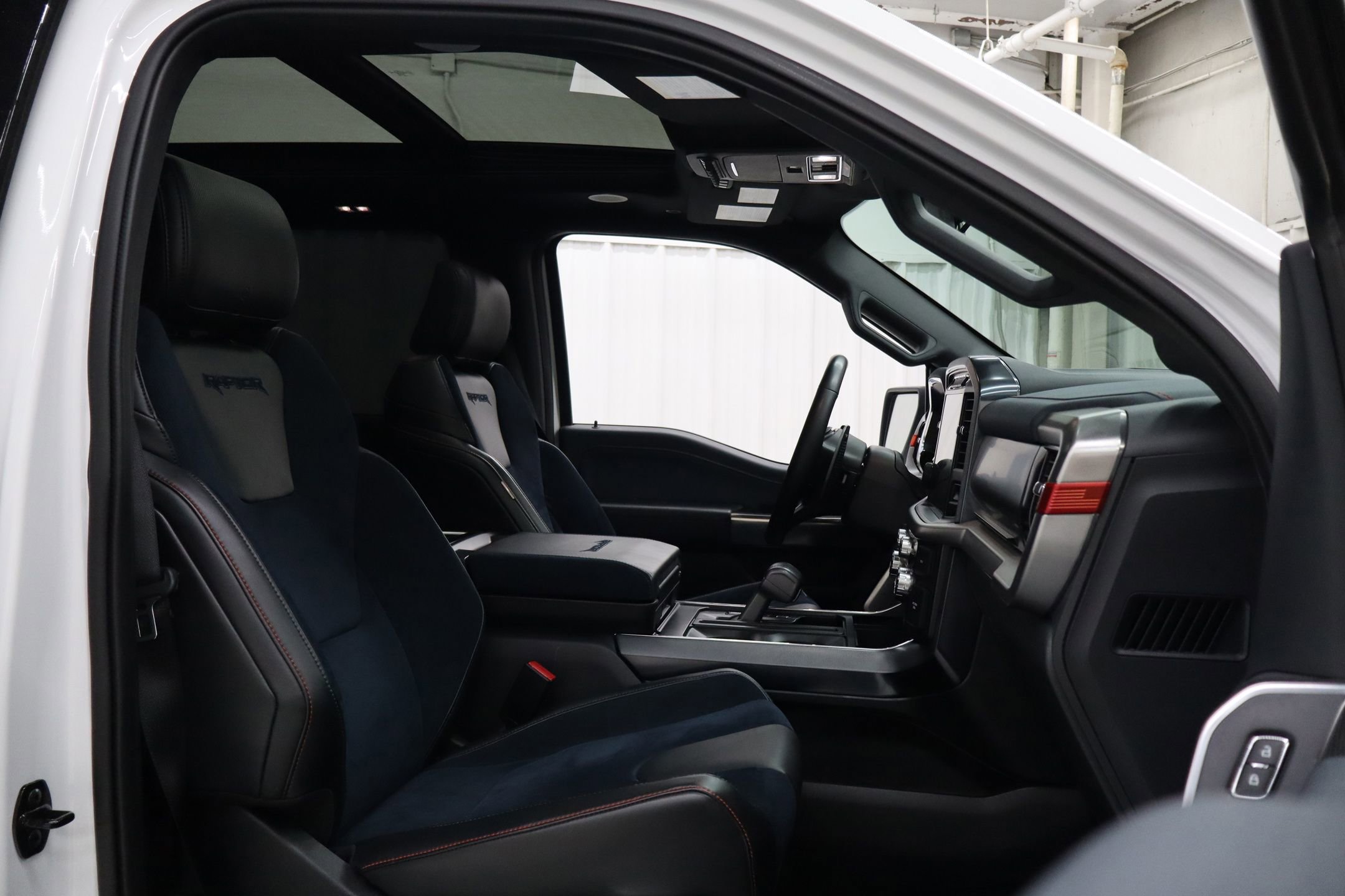 Certified 2022 Ford F150 Raptor w/ Equipment Group 801A High image 30