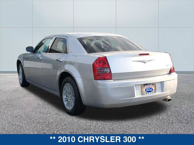 Used 2010 Chrysler 300 Touring RWD image 3