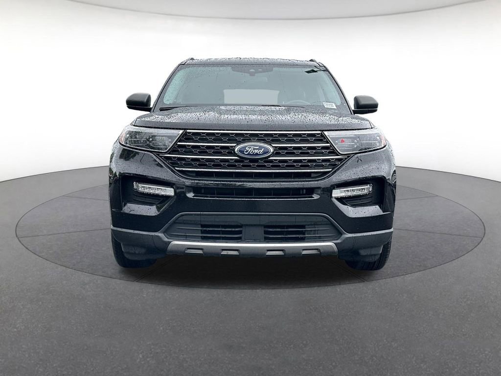 Used 2022 Ford Explorer XLT w/ Equipment Group 202A RWD image 9