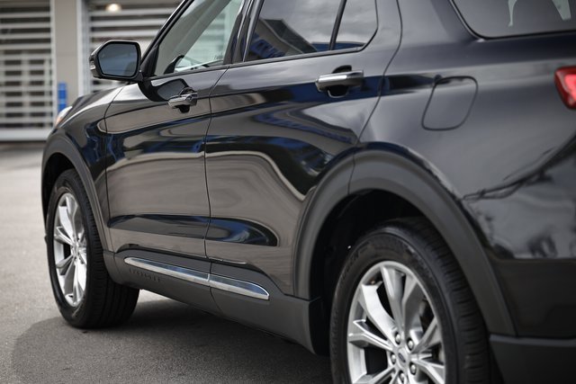 Used 2022 Ford Explorer Limited w/ Equipment Group 301A image 9
