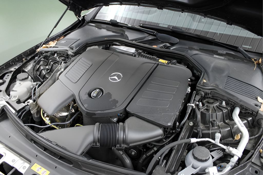 Used 2025 Mercedes-Benz CLE 300 4MATIC Coupe image 25