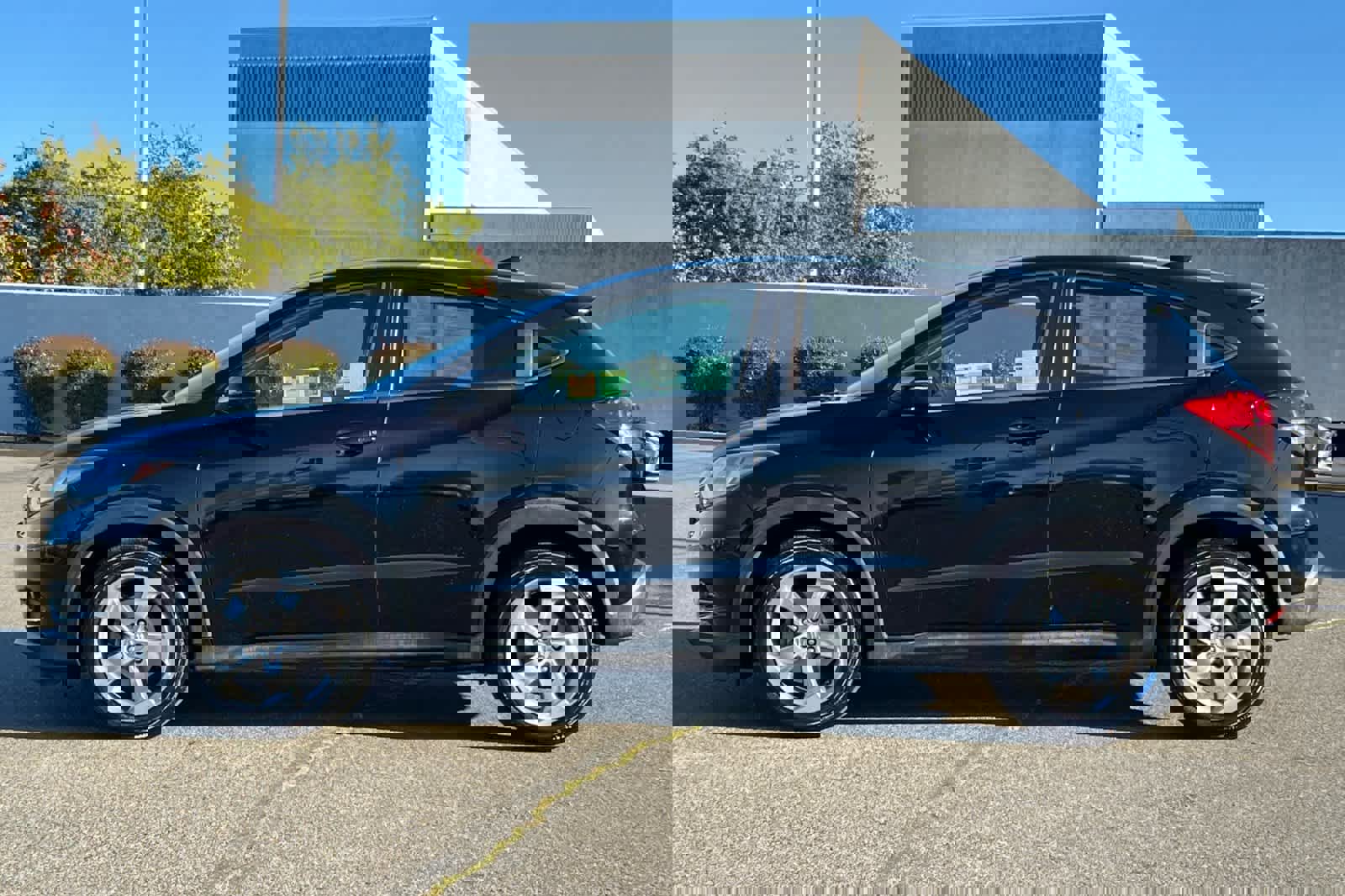 Used 2017 Honda HR-V EX image 9