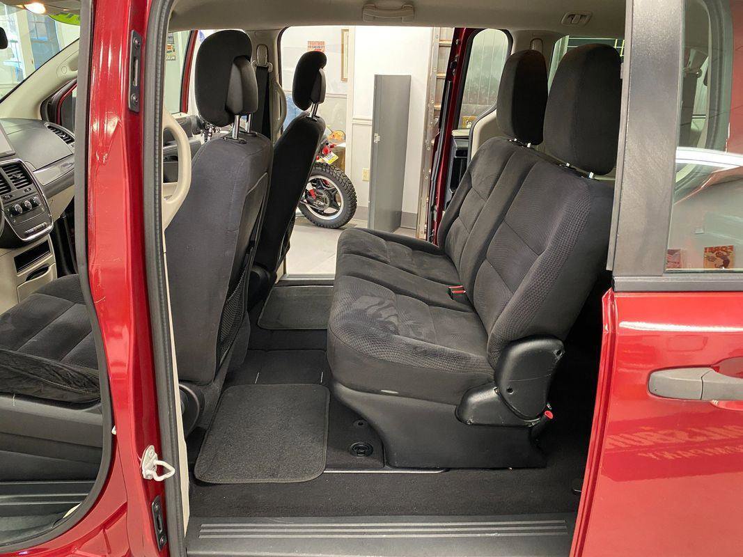 Used 2014 Dodge Grand Caravan American Value Package w/ UConnect Hands-Free Group image 18