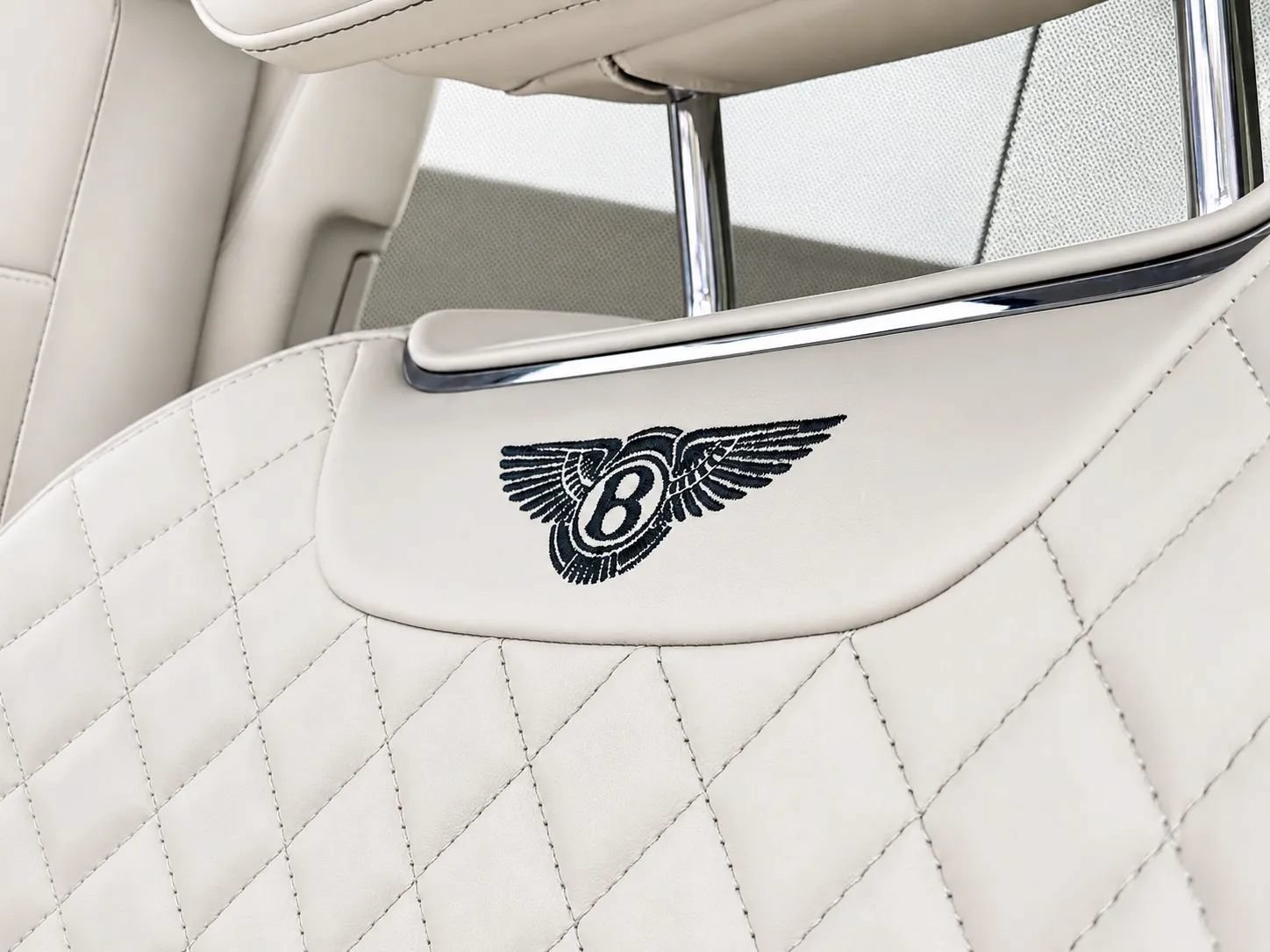 Used 2017 Bentley Bentayga AWD/4WD image 58