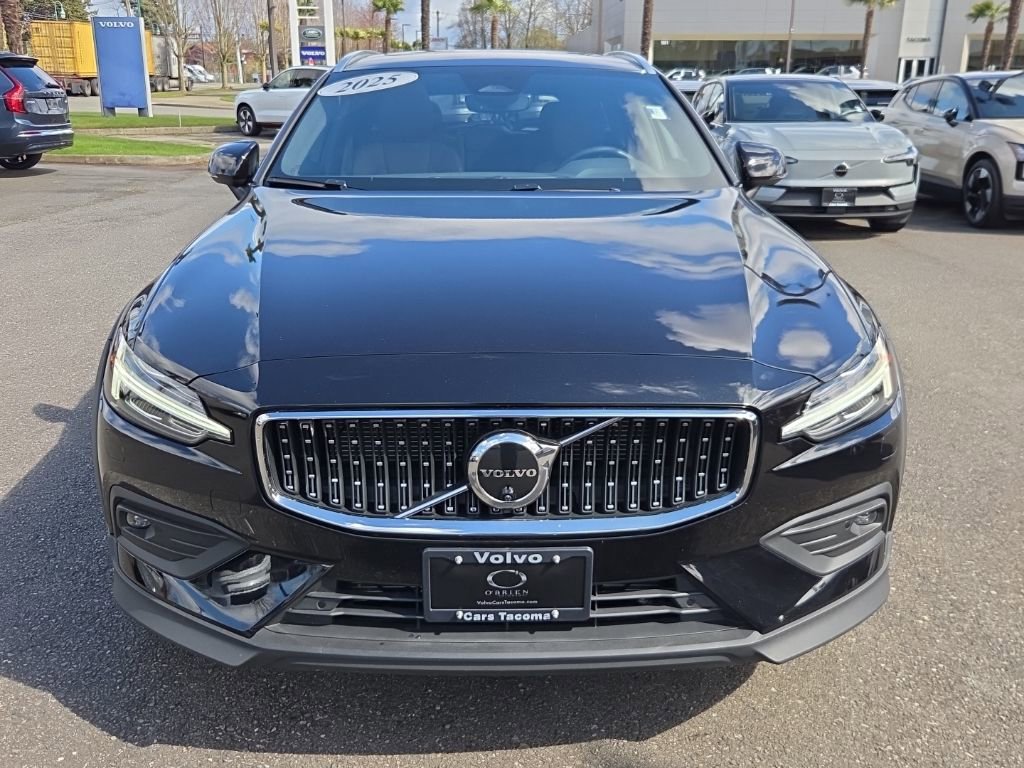 Certified 2025 Volvo V60 B5 Cross Country Plus image 11