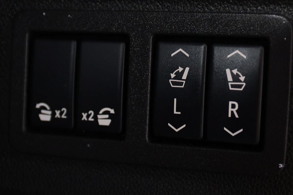 Used 2024 GMC Yukon Denali RWD image 14