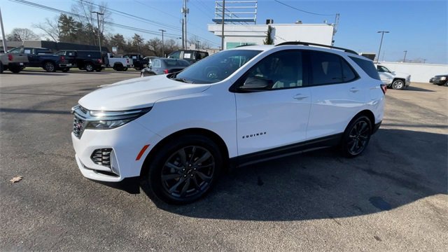 Used 2022 Chevrolet Equinox RS w/ LPO, Floor Liner Package image 6