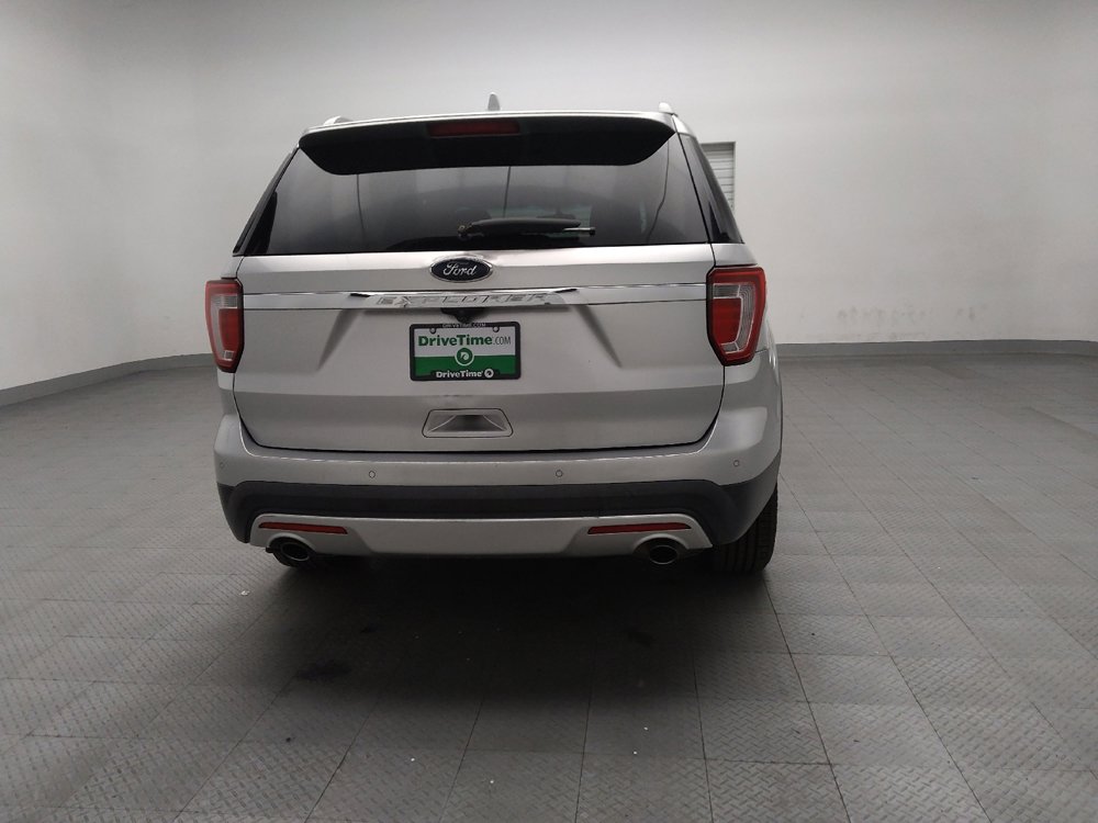 Used 2017 Ford Explorer XLT w/ Equipment Group 202A image 7