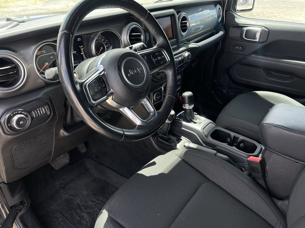 Used 2018 Jeep Wrangler Unlimited Sahara AWD/4WD image 10
