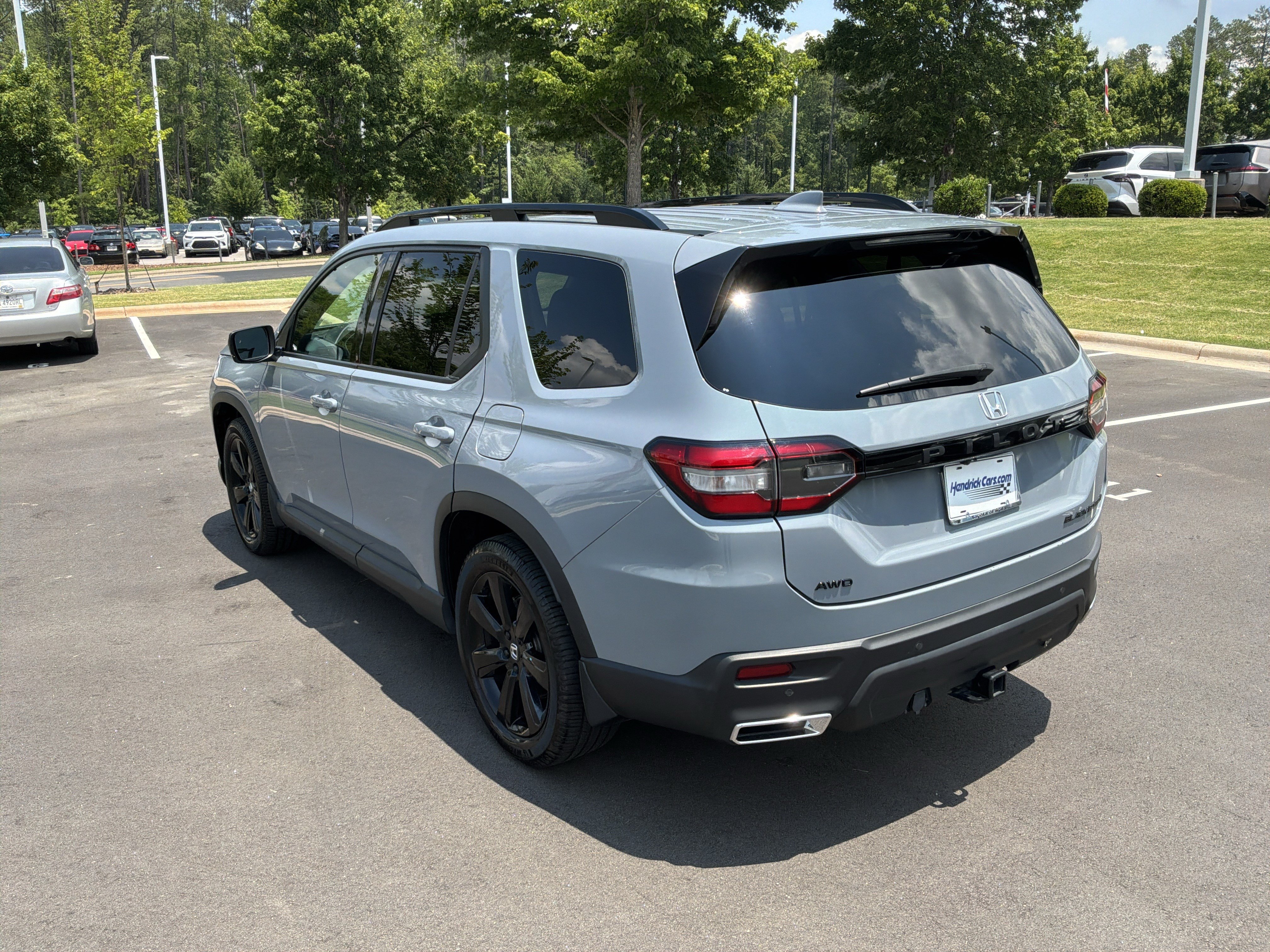 Used 2025 Honda Pilot Black Edition image 8