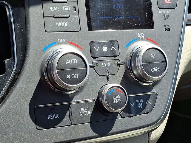 Used 2019 Toyota Sienna XLE Premium FWD image 18