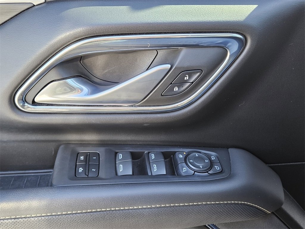 Used 2022 GMC Yukon SLT w/ SLT Premium Package image 30