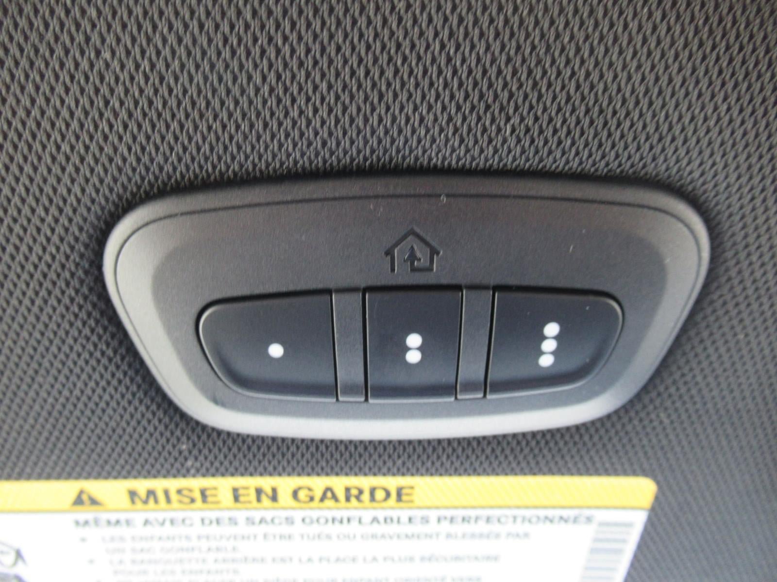 Used 2026 Chrysler Pacifica Limited FWD image 31