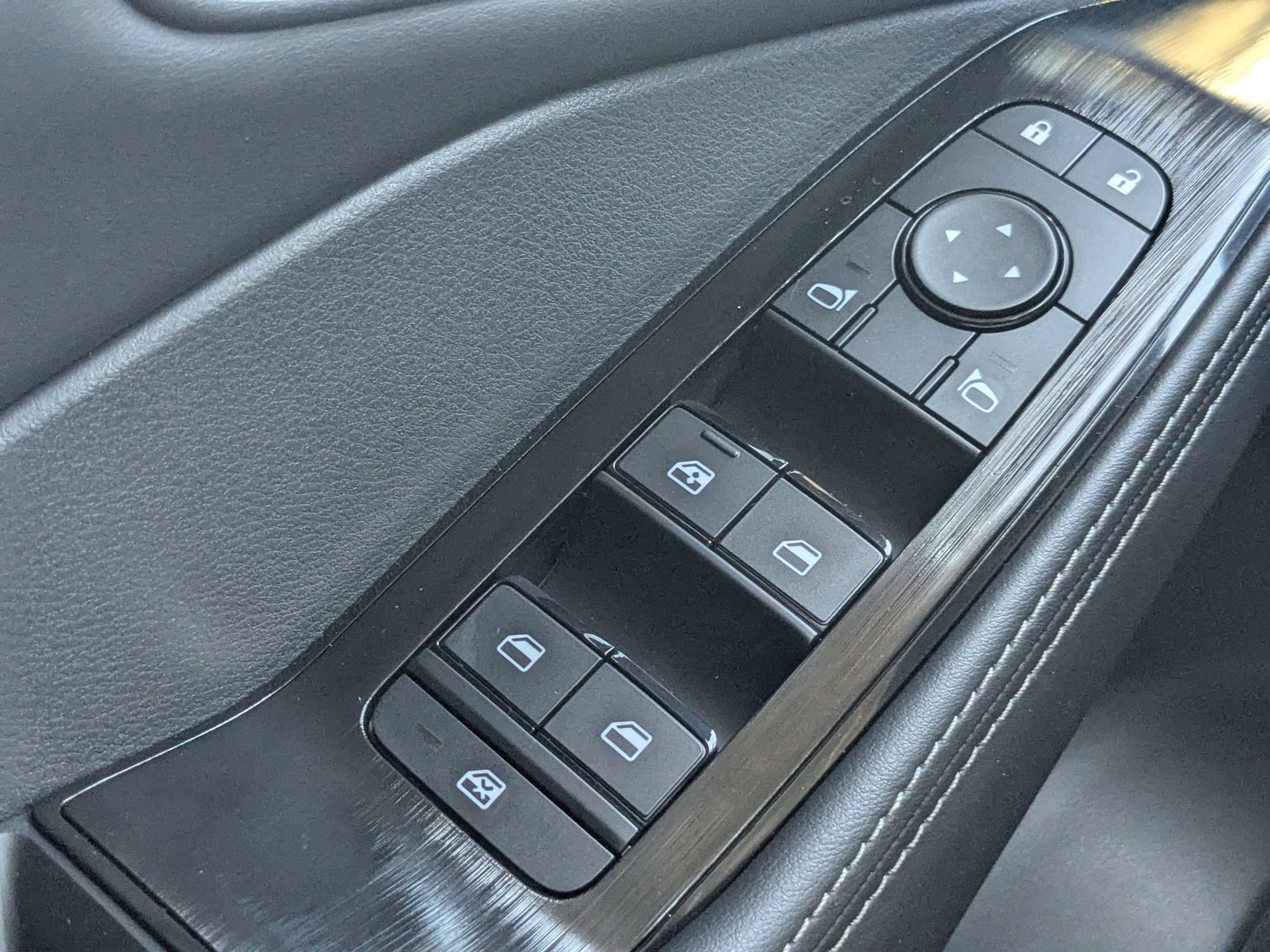 New 2026 Nissan Rogue SV FWD image 23