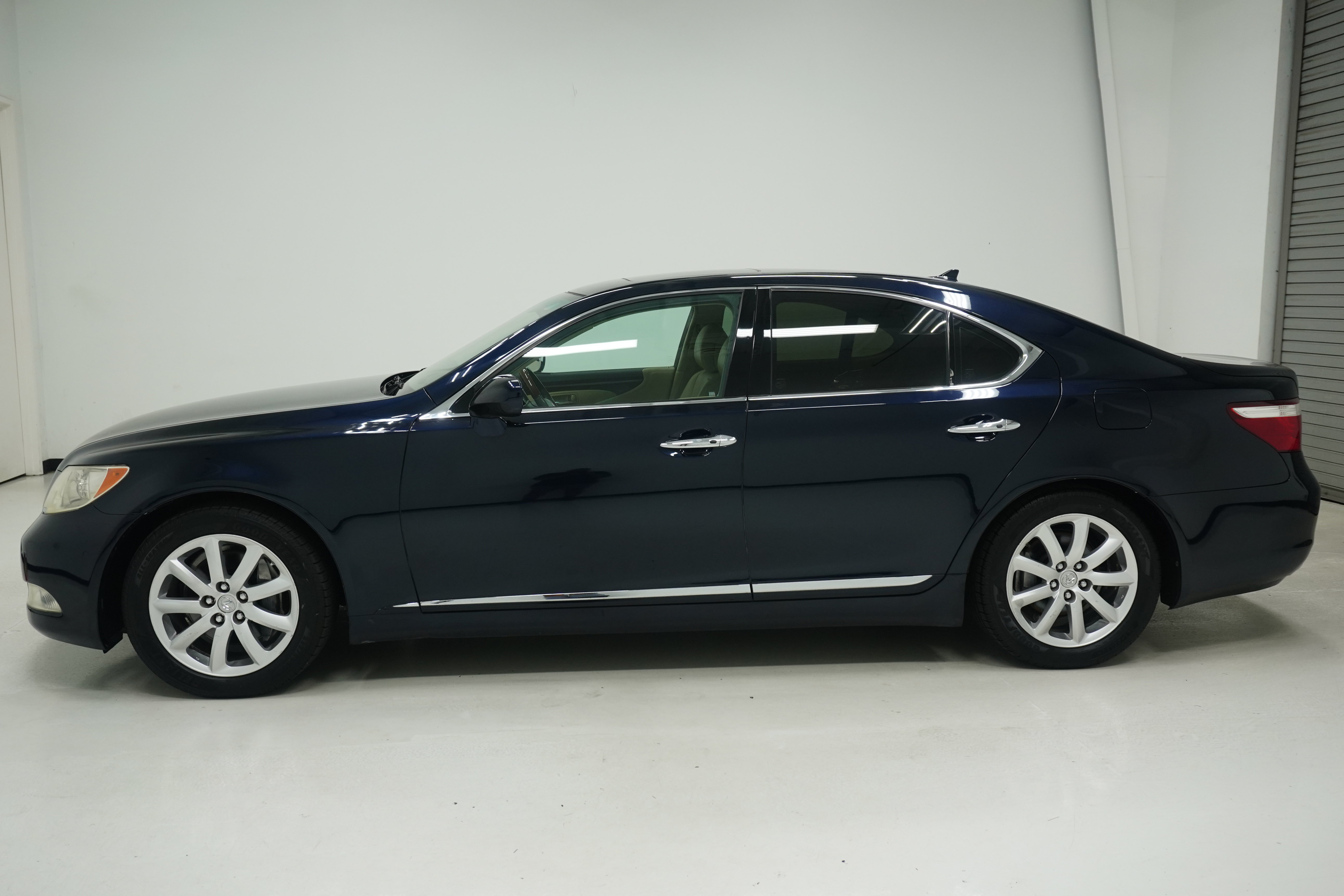 Used 2008 Lexus LS 460 w/ Comfort Pkg RWD image 6