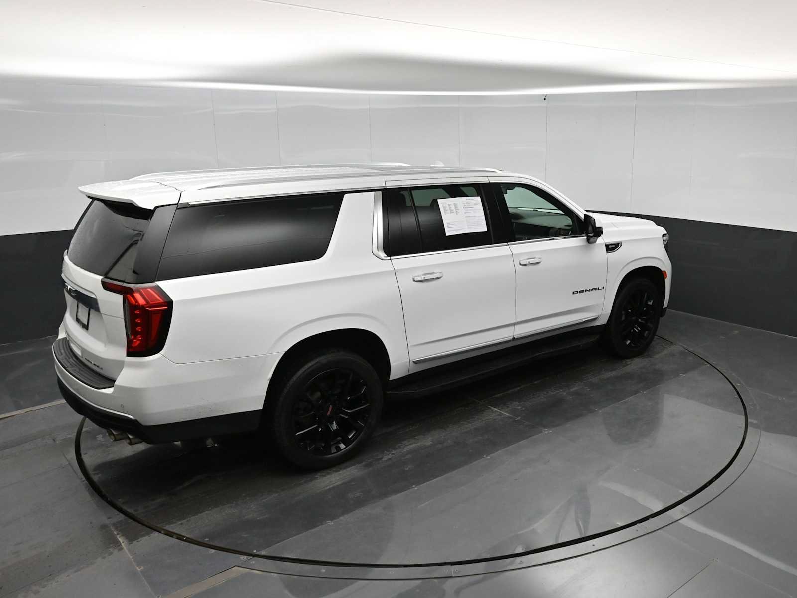 Used 2022 GMC Yukon XL Denali AWD/4WD image 31