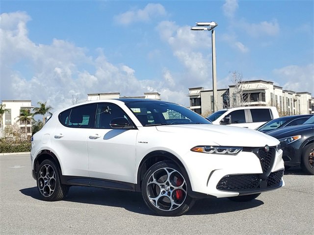 New 2025 Alfa Romeo Tonale w/ Premium Package image 37