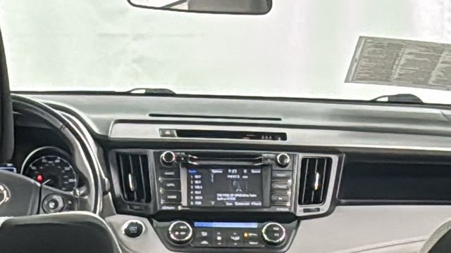 Used 2018 Toyota RAV4 XLE image 17