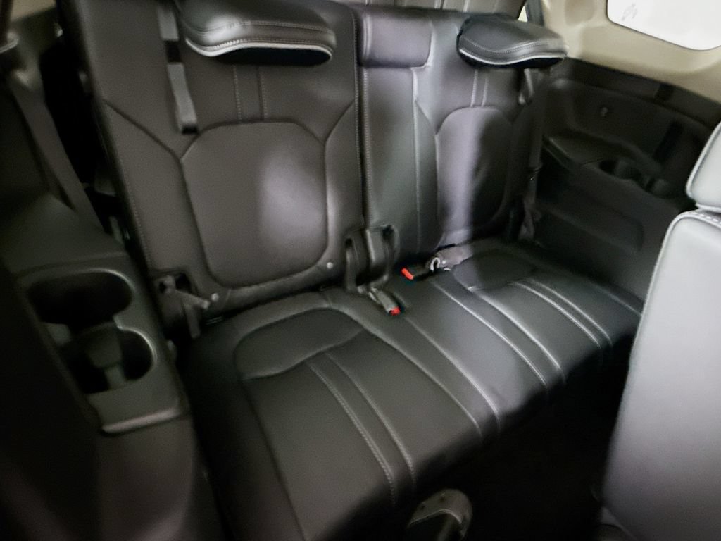 Used 2025 Honda Pilot Elite image 33